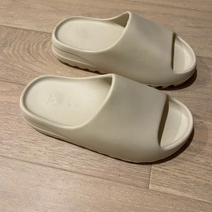 Yeezy slide bone size 7